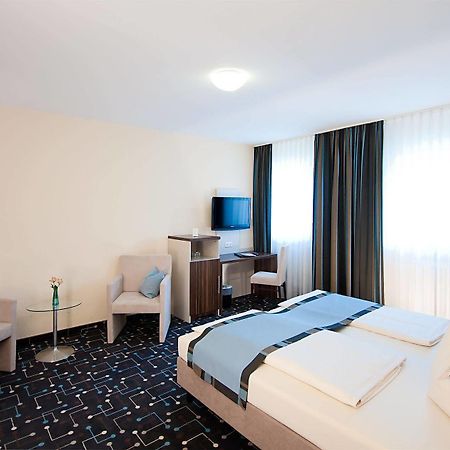 Hotel Koeniger Pliening Buitenkant foto