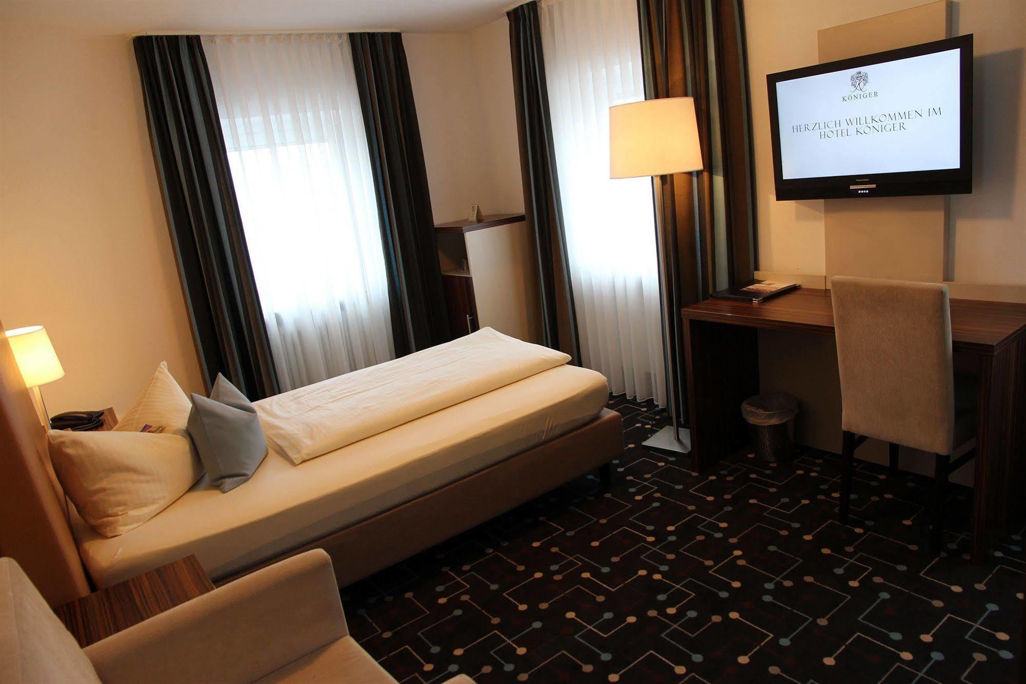 Hotel Koeniger Pliening Buitenkant foto
