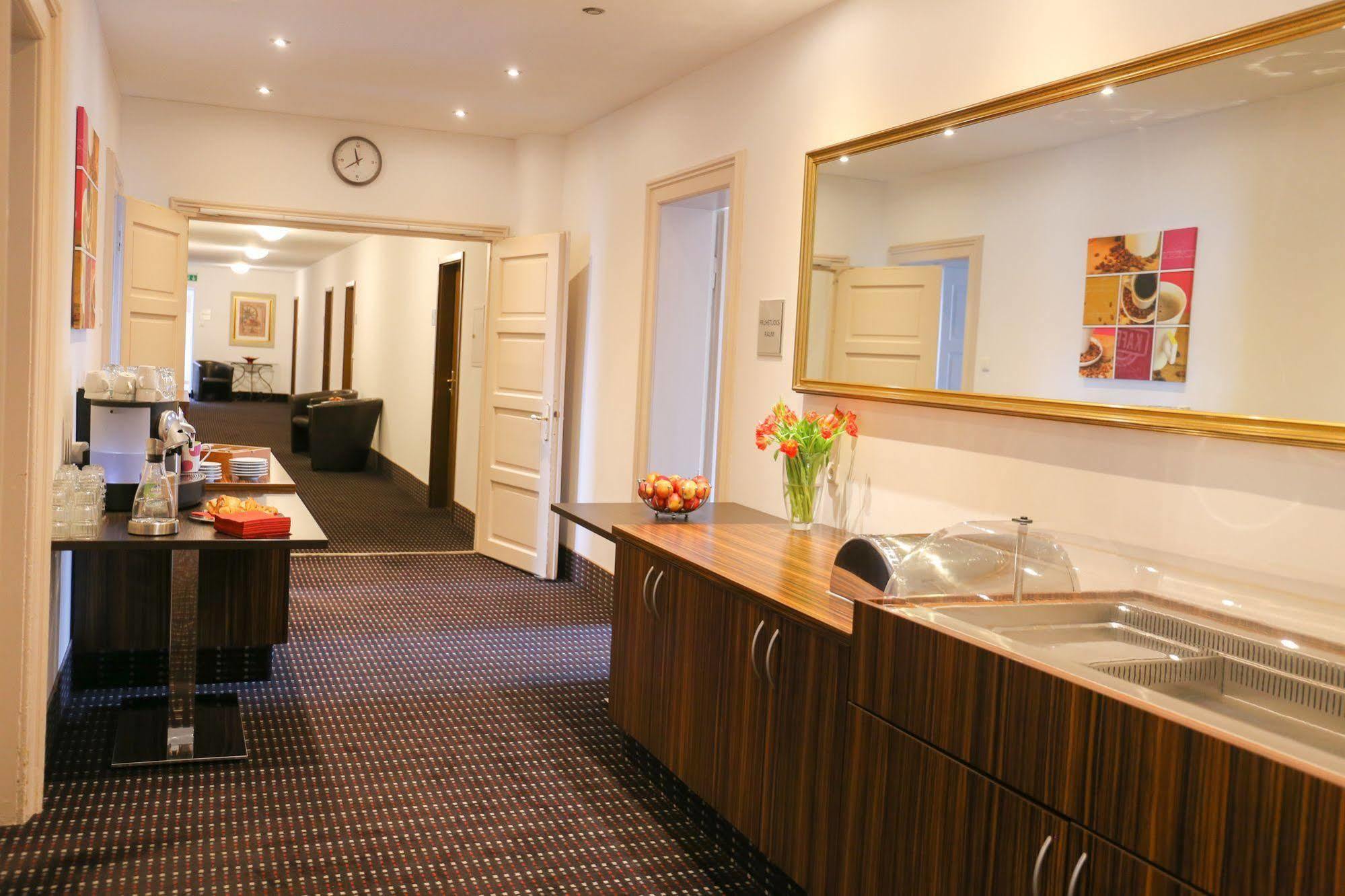 Hotel Koeniger Pliening Buitenkant foto