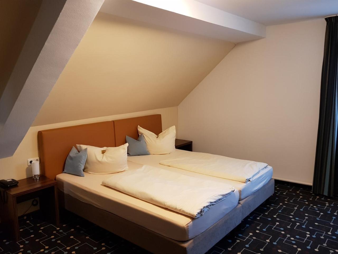Hotel Koeniger Pliening Buitenkant foto
