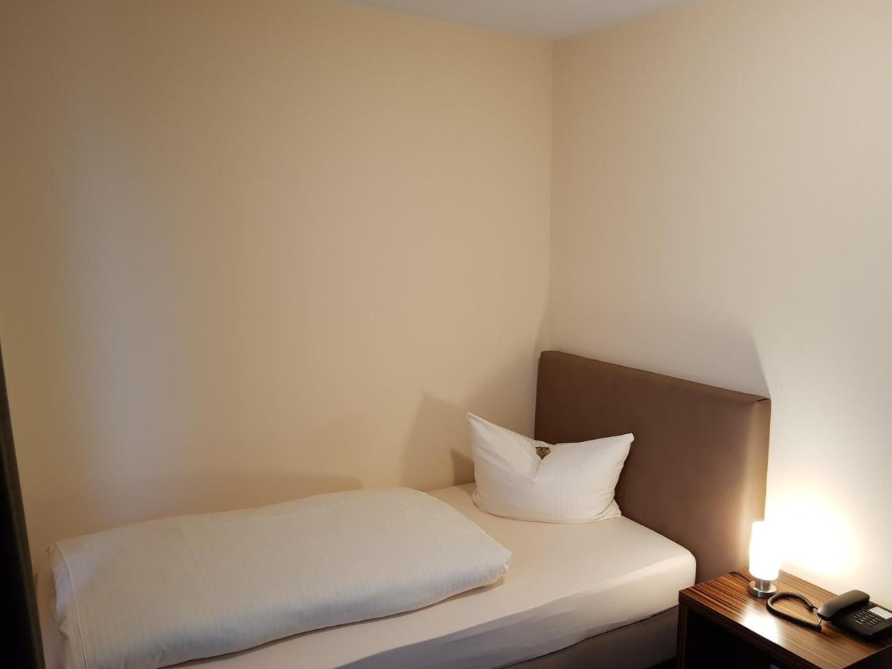 Hotel Koeniger Pliening Buitenkant foto