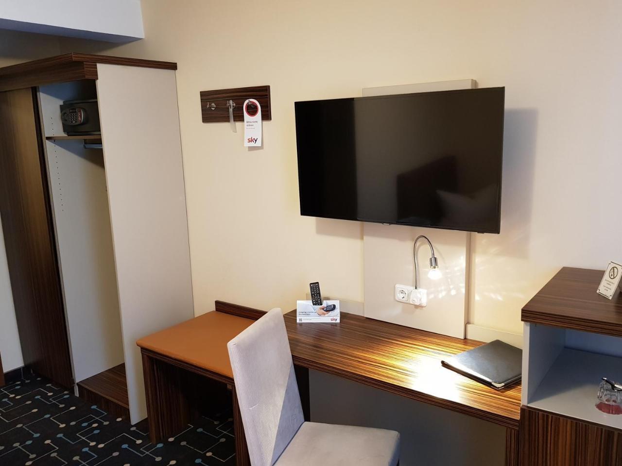 Hotel Koeniger Pliening Buitenkant foto