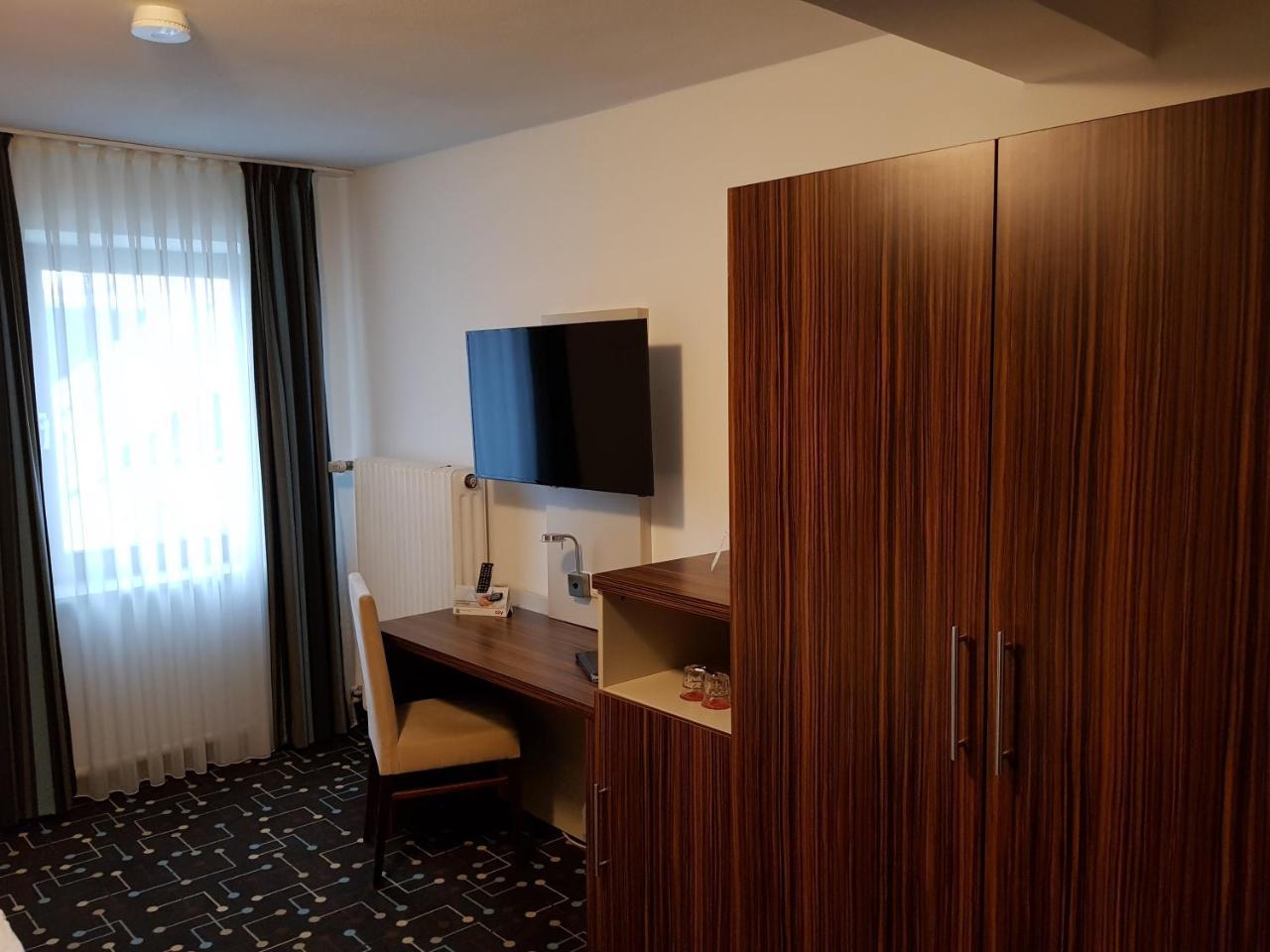 Hotel Koeniger Pliening Buitenkant foto
