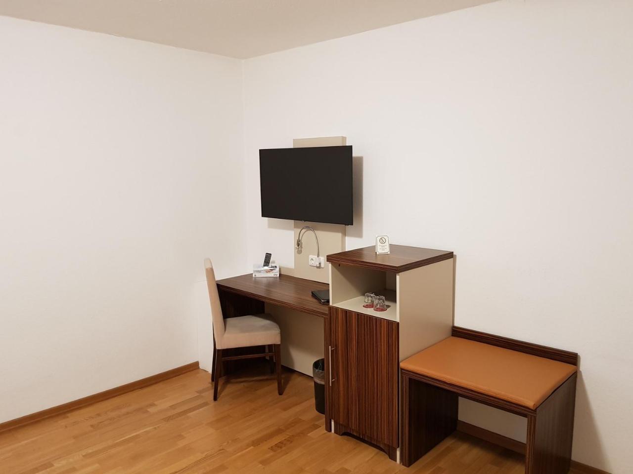Hotel Koeniger Pliening Buitenkant foto